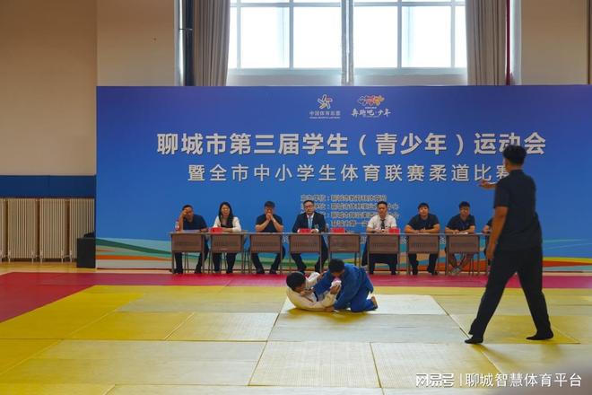 开云体育下载-柔道比赛中发生激烈对抗，冠军悬念引人关注