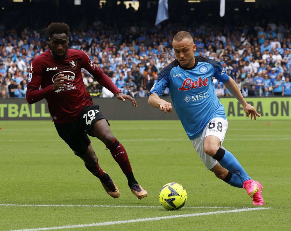 波兰轻取那不勒斯，楚阿梅尼扛起全队