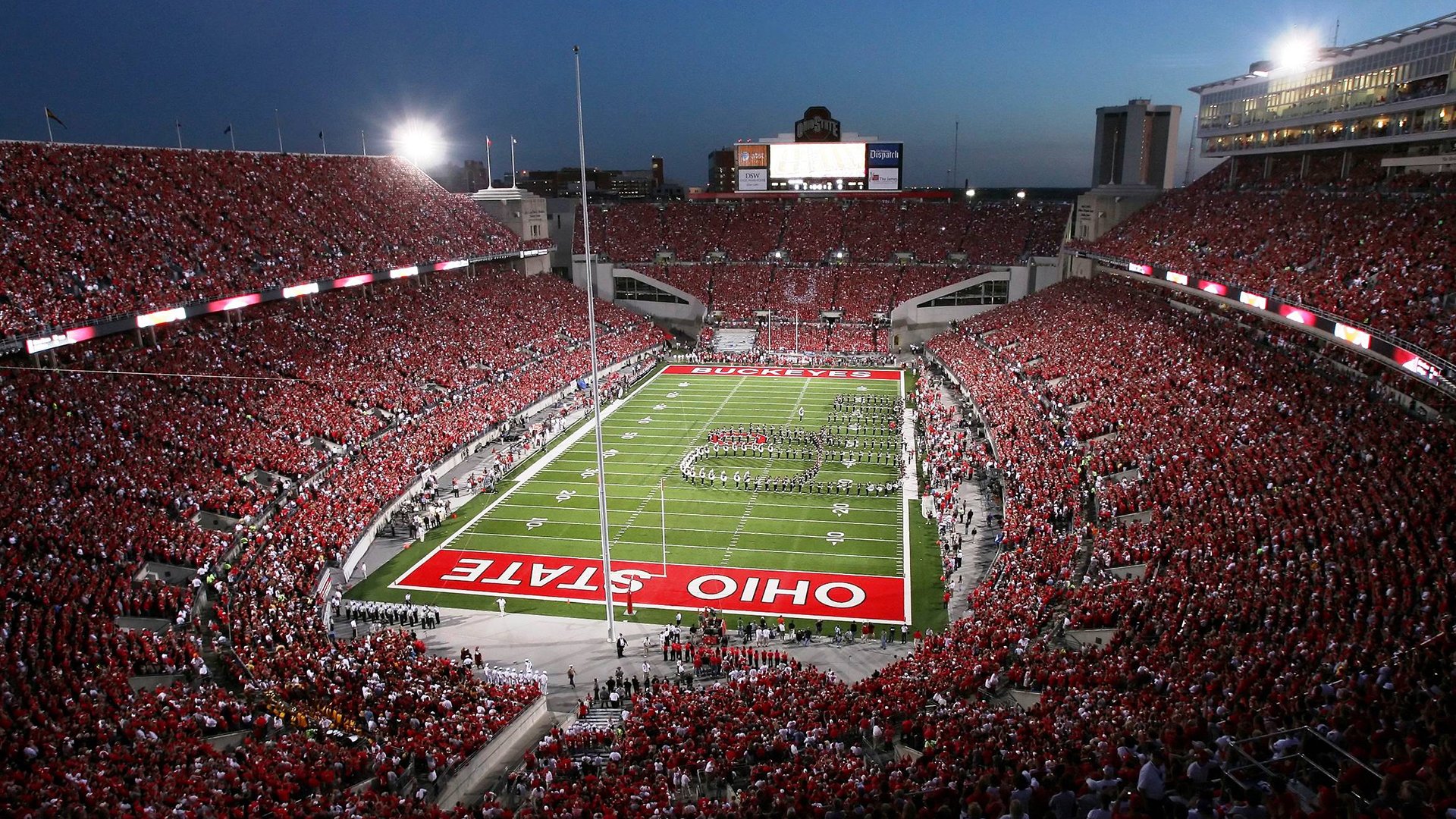 开云体育中国-赛道与球场的双重奏，F1年度争冠焦点战与国王冲垮马刺的体育史诗