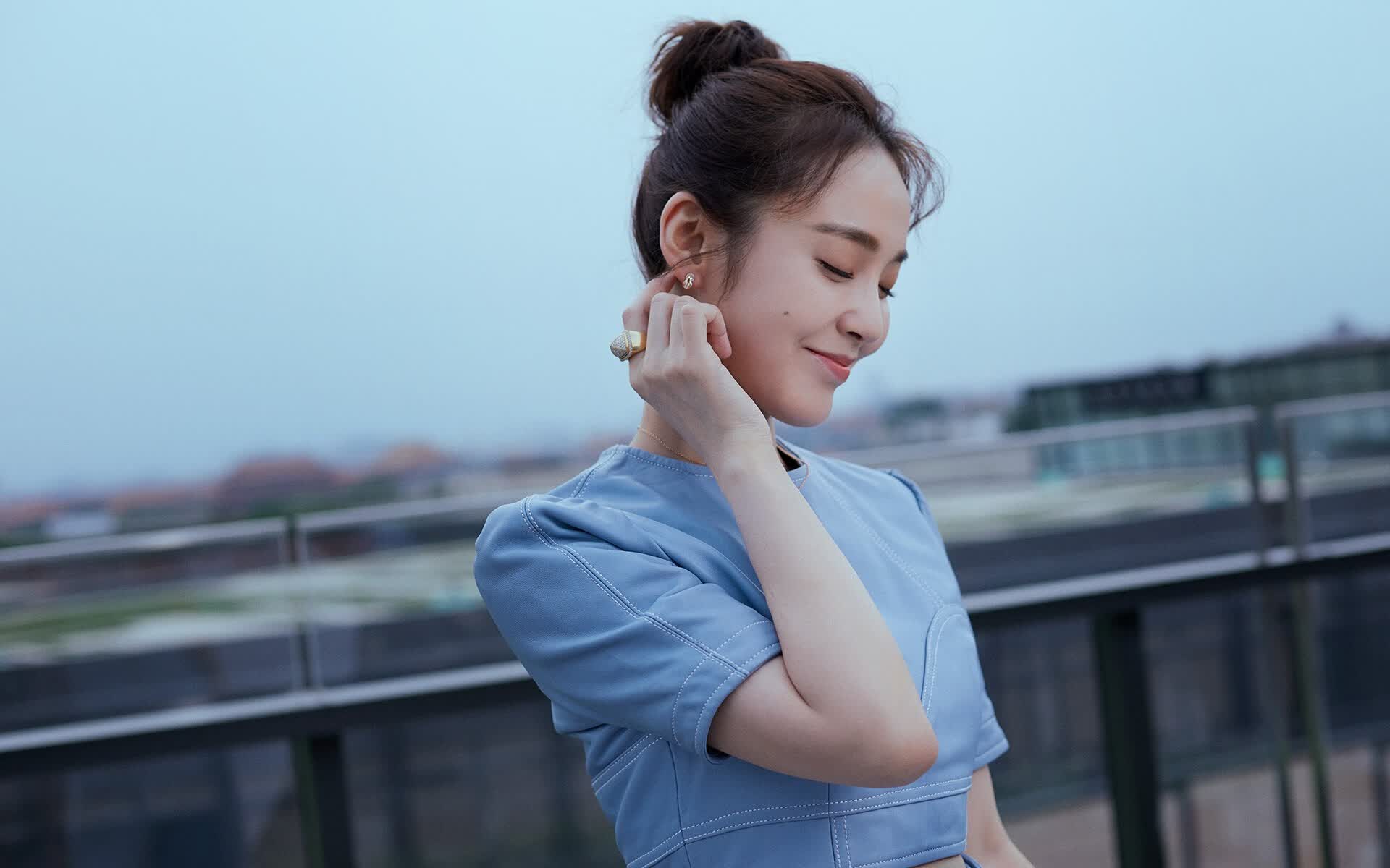 绿茵场的鏖战与三分线的传奇，当德甲争冠之夜对话库里的个人神迹